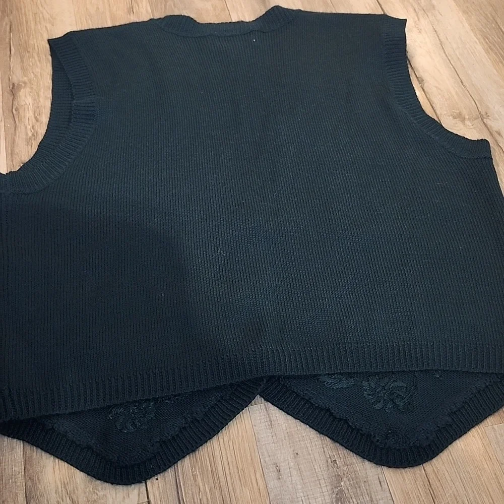 Koret Green Cardigan Sweater with Elegant Design